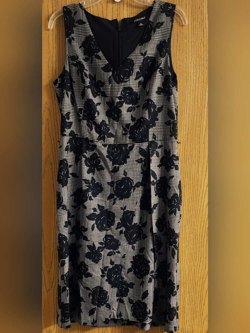 Roz&Ali Women's Midi Dress Black & White W/Roses Zip Back V-Neck Imported Sz 10